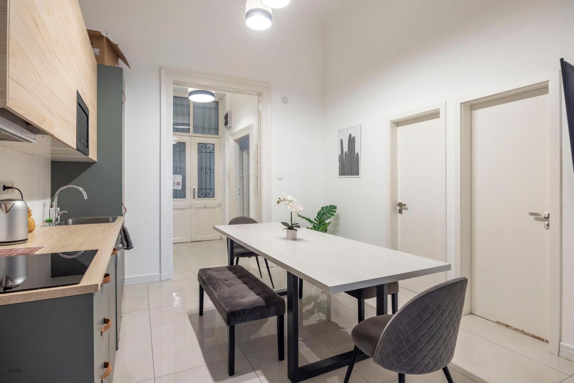 Spacious Cozy Home With 4Bedroom In The Heart Of Bp บูดาเปสต์ ภายนอก รูปภาพ